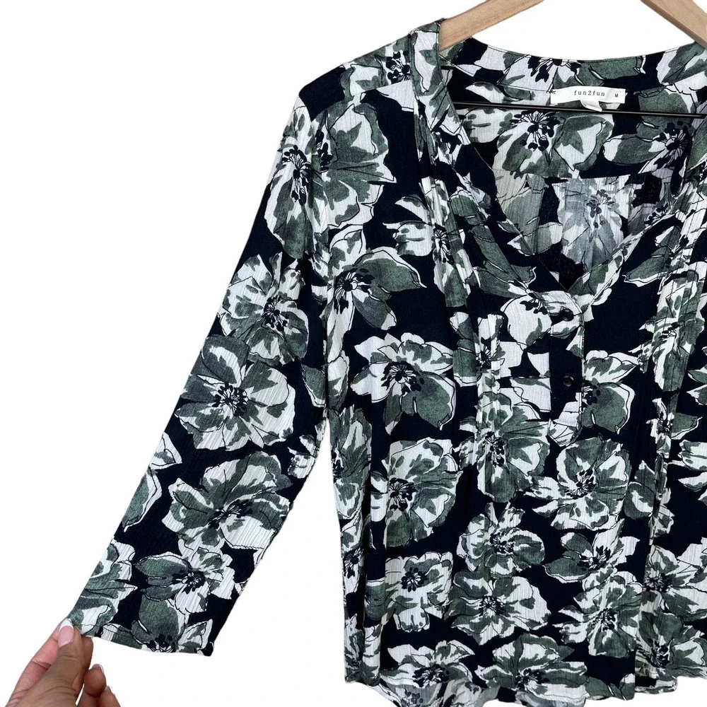 Fun2Fun Womens Medium Floral Top Lightweight Summer Pullover Airy Blouse - Picture 3 of 7